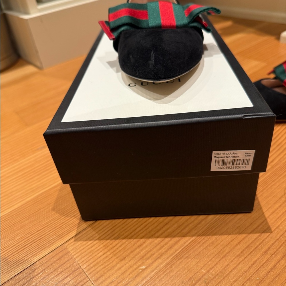 Gucci Black Flats with Green and Red Bow - Picture 3 of 5
